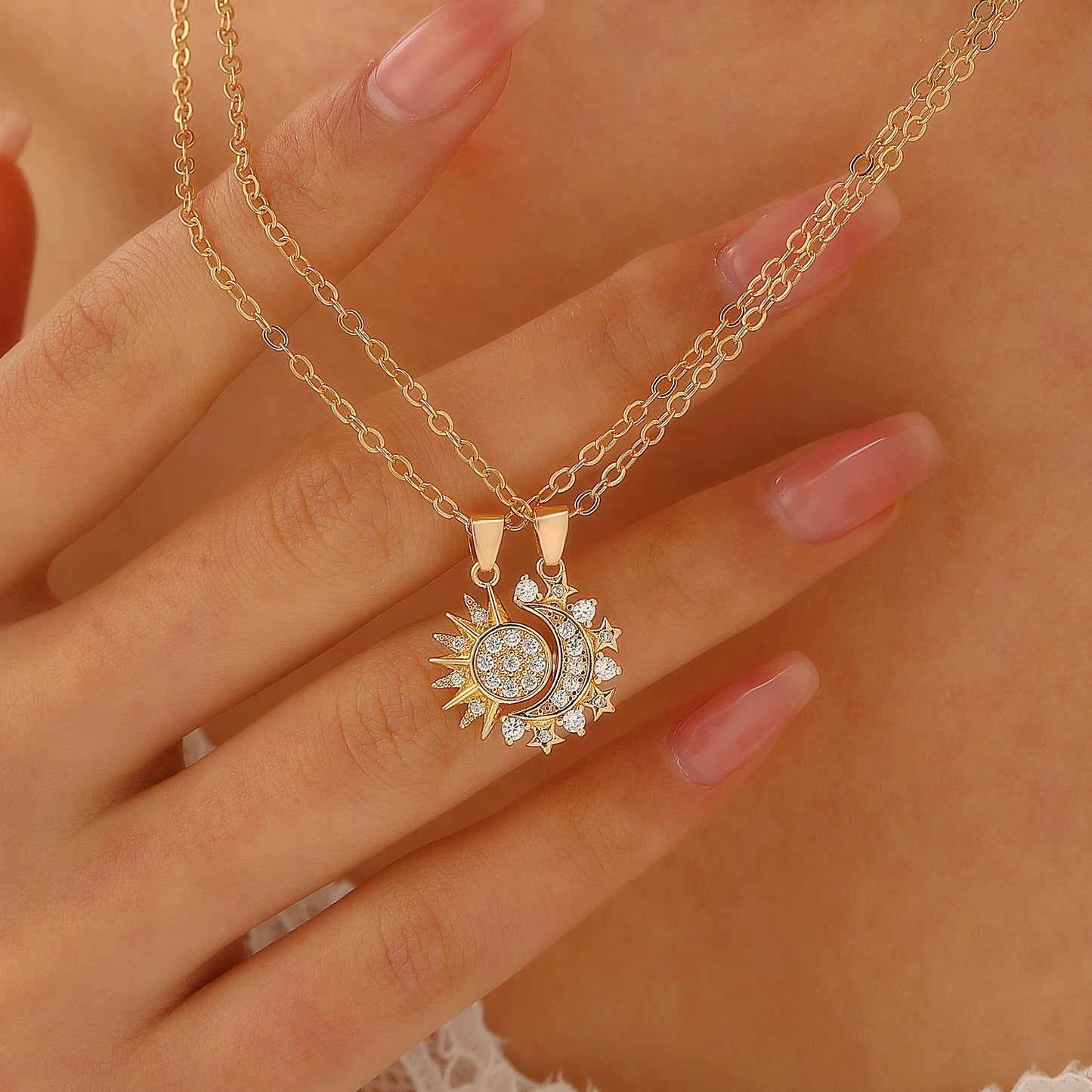 2pcs Sun & Moon Magnetic Couple Necklaces – Matching Clavicle Chain Pendants for Lovers