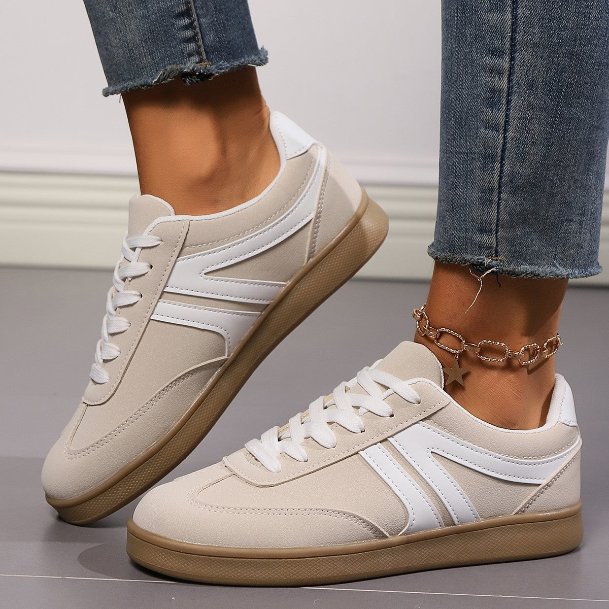 Women's Lace-Up Round Toe Flat Sneakers – Fashion Casual Slip-On Sport Shoes