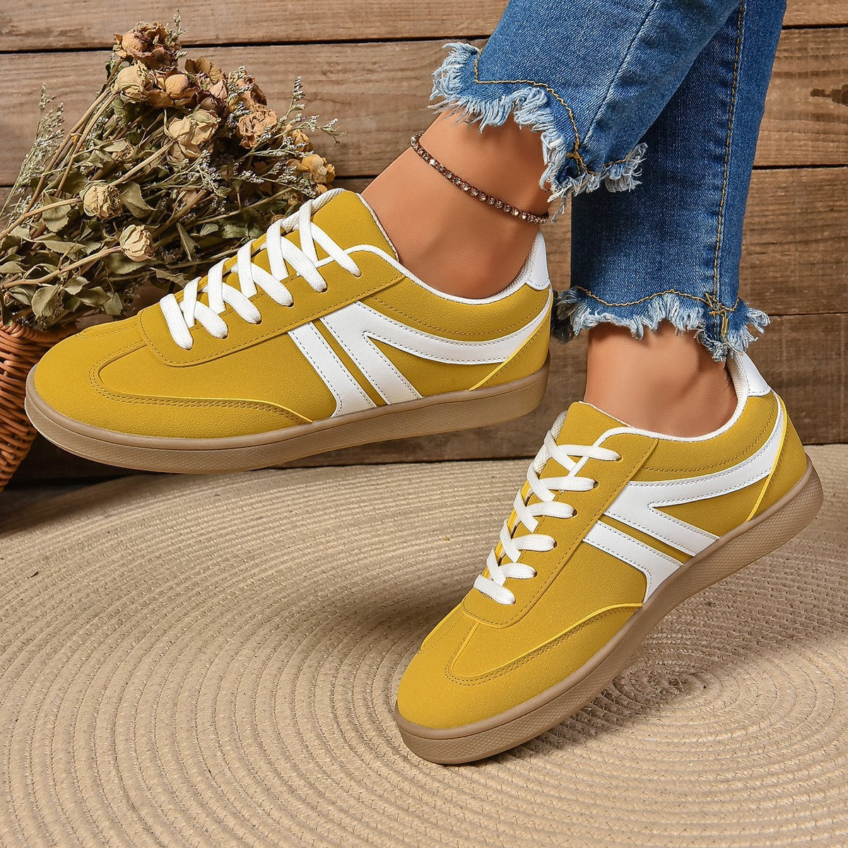 Women's Lace-Up Round Toe Flat Sneakers – Fashion Casual Slip-On Sport Shoes